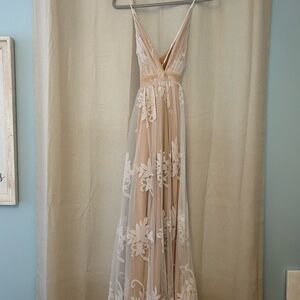 Elegant Floral Maxi Dress in Cream and White